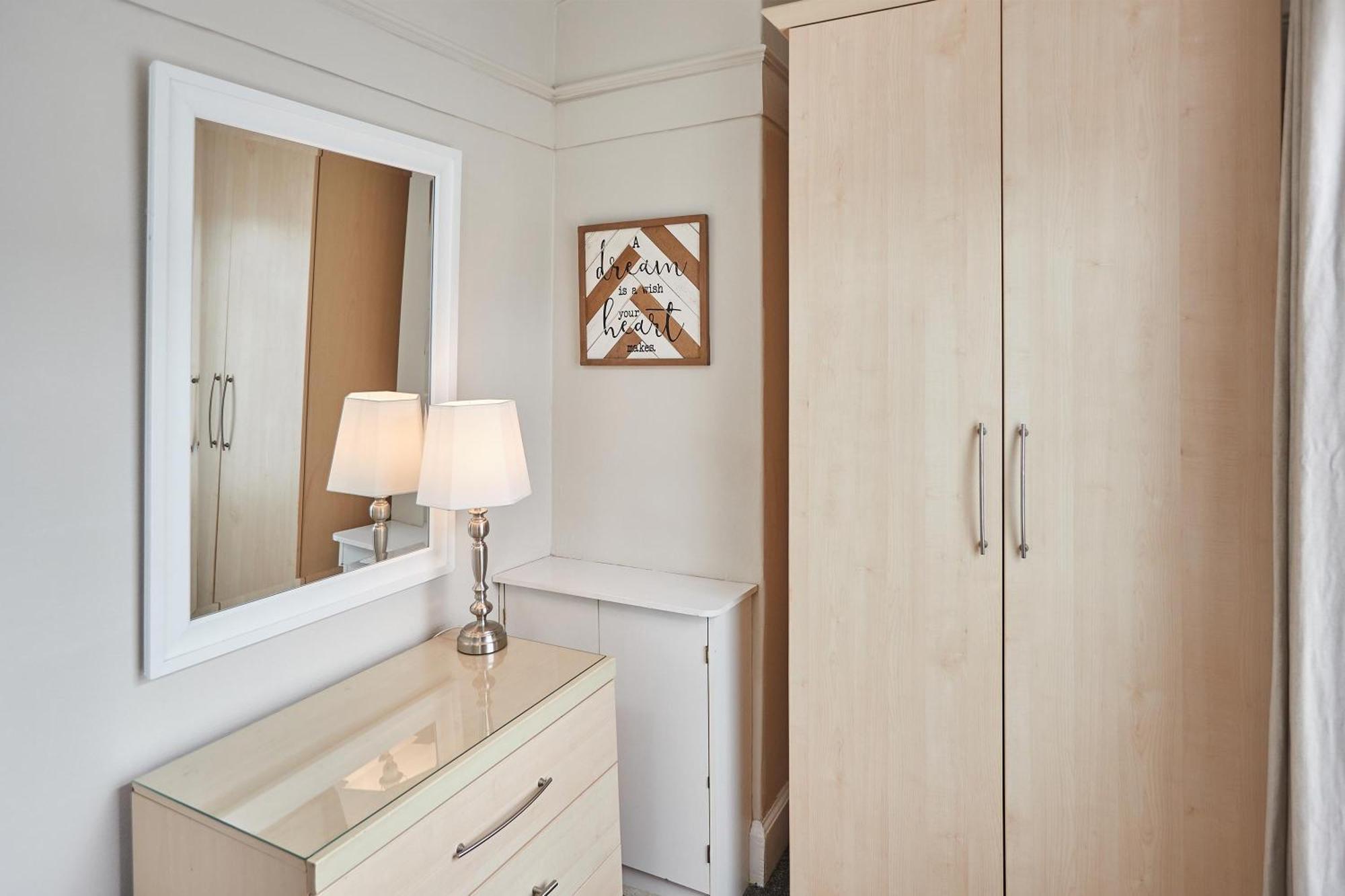 Glencoe Holiday Apartments Уитби Экстерьер фото