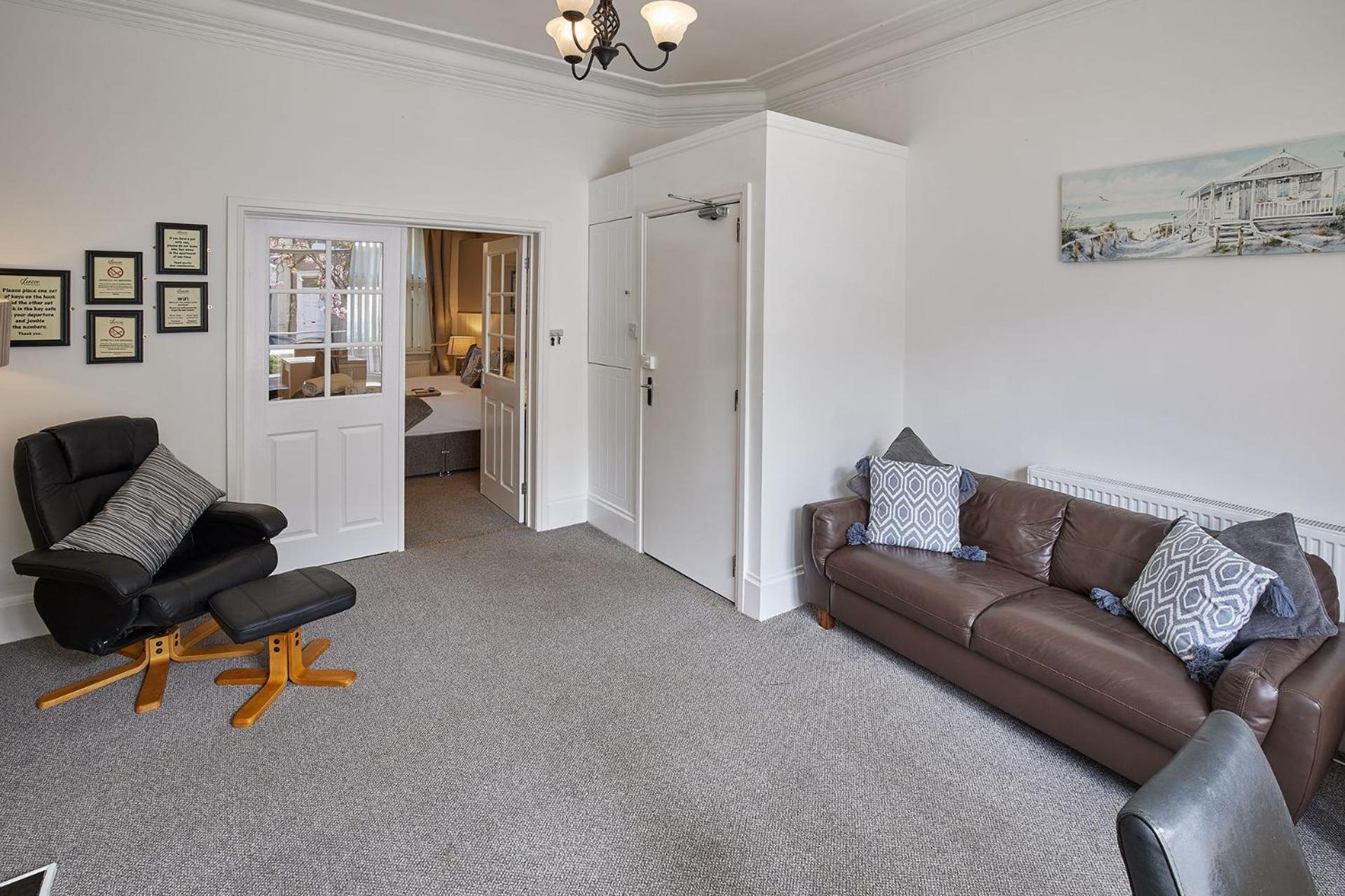 Glencoe Holiday Apartments Уитби Экстерьер фото